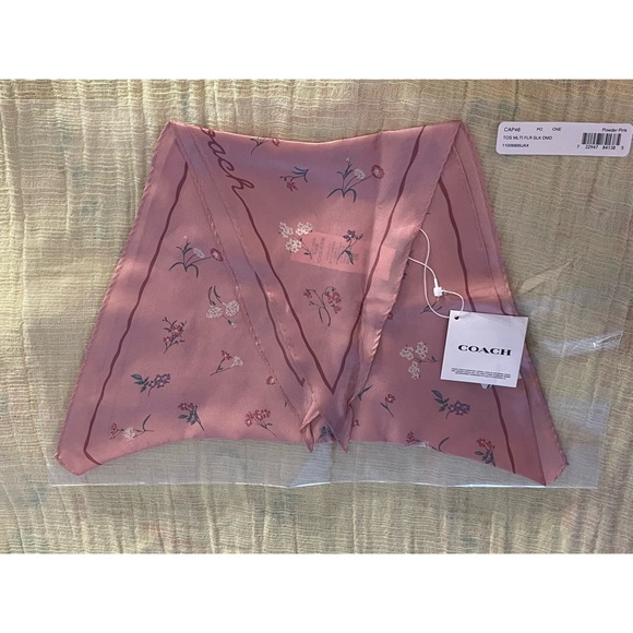 Coach Tea Rose Print Silk Diamond Scarf in Powder Pink NWT - Picture 1 of 8